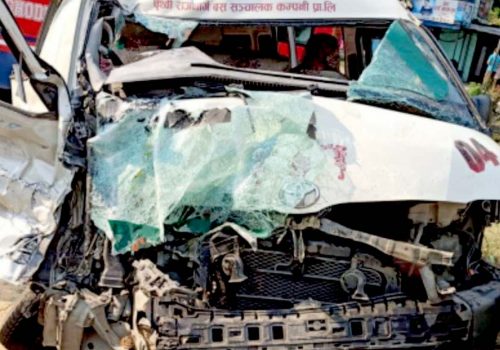 बेनिघाट रोराङ–३ सलाङघाटमा माईक्रो दुर्घटना : १७ जना घाईते