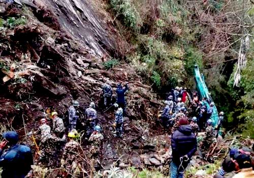 डोजरसँगै पहिरोमा पुरिएका २ जनाको शव ३ महिनापछि फेला