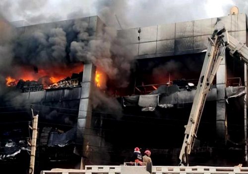 दिल्लीको व्यावसायिक भवनमा अगालागी, २७ जनाको मृत्यु