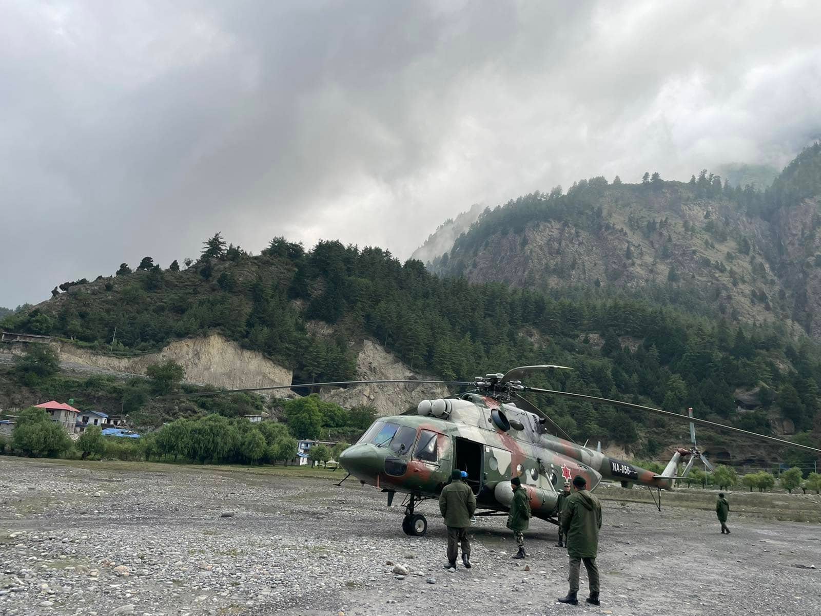 सेनाको हेलिकोप्टरमा इन्धन सकिएर जोमसोममा थन्कियो, उद्धार कार्य प्रभावित