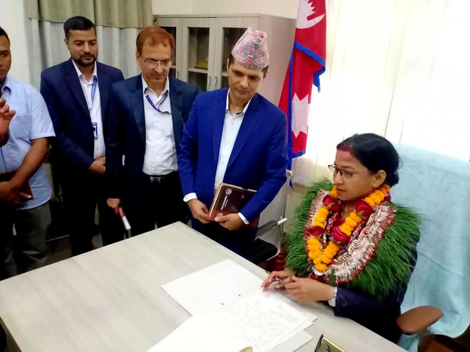 रेणुको पहिलो निर्णय : अब जन्मिने छोरीको निःशुल्क बीमा, सात हजार लिटरसम्म खानेपानी निःशुल्क