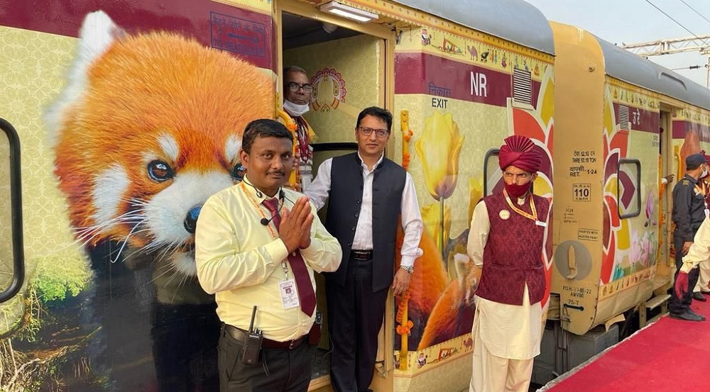 धार्मिक पर्यटक बोकेको भारतीय रेल आज नेपाल आउँदै