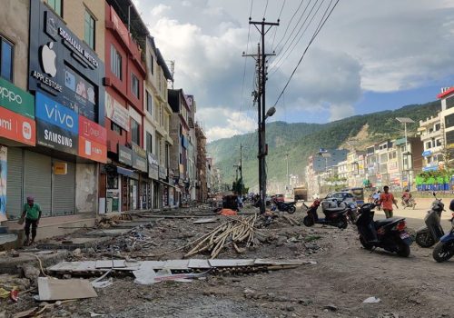 कामै नगर्ने निर्माण कम्पनीकाे म्याद थप्न चलखेल