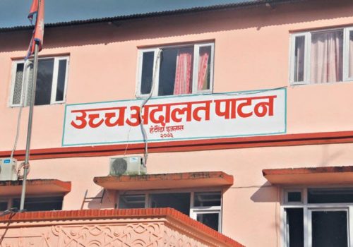 टुकुचामाथि बनेका घर नभत्काउन उच्च अदालतको आदेश