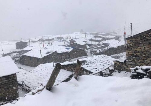 उत्तरी गोरखाको सामागाउँ क्षेत्रमा हिमपात, जोखिमलाई ख्याल गर्दै हेलिकप्टर तयारी अवस्थामा
