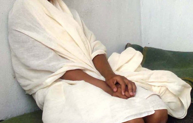 सम्बन्धविच्छेद भइसकेको पतिको काजकिरिया गर्दै सीता