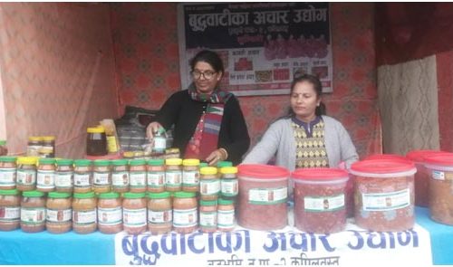 अचार बिक्रीबाट आत्मनिर्भर बन्दै बुद्धभूमिका महिला