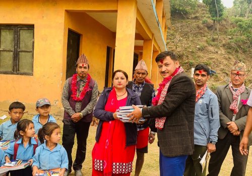 वडा अध्यक्ष धमलाको बर्षभरिको पारिश्रमिक विद्यार्थीलाई
