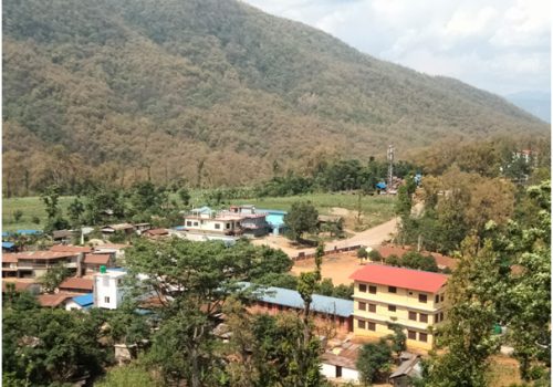 खानेपानीका लागि लहरा खोला धाउँदै ढोडेनीवासी