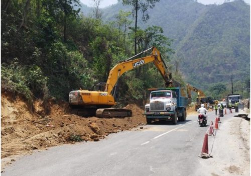 मुग्लिनबाट मलेखुसम्म सडक विस्तार र स्तरोन्नतिको काम सुरु