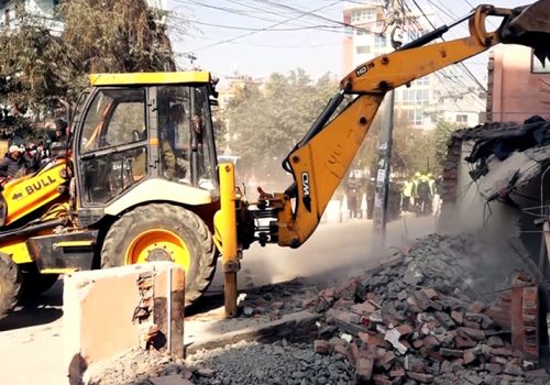नगरभित्र सार्वजनिक जग्गा मिचेर बनाएका अवैध संरचना हटाइए