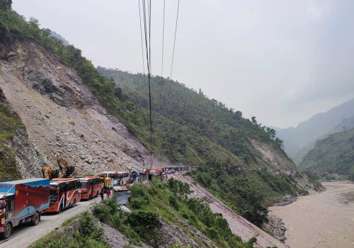 नारायणगढ–मुग्लिन सडक : पहिरो सफा गर्न समय लाग्ने