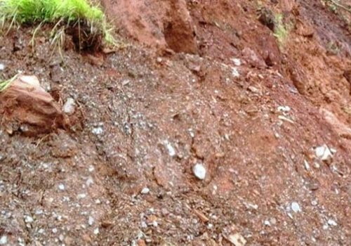 बागलुङमा पहिरोले दुई घर भत्किए, दर्जन बढी उच्च जोखिममा
