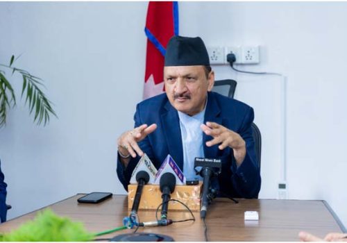 काम रोकिएका आयोजनाको ठेक्का तोडिन्छः अर्थमन्त्री डा महत