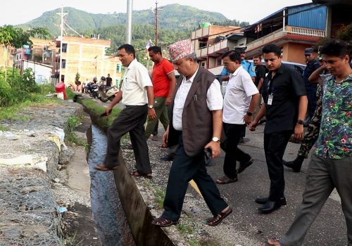 भासिएको सडकमा मुख्यमन्त्रि जम्कट्टेलद्वारा निरीक्षण,तत्काल काम शुरु गर्ने प्रतिवद्धता