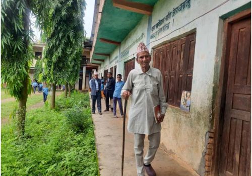 नब्बे वर्षीय डाँगीलाई विद्यालय जान उमेरले छेकेन