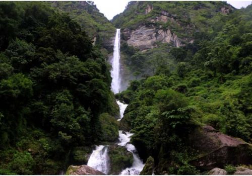 आहा ! मनै लोभ्याउने फुङफुङ्गे झरना