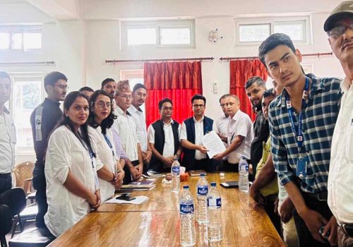 एकीकृत निजामती सेवा ऐन जारी गर्न माग गर्दै प्रधानमन्त्रीलाई ज्ञापन पत्र