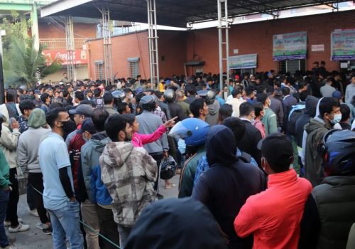 नयाँबसपार्कमा घर फर्किने यात्रुको भीड