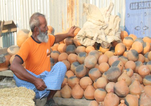 माटाका भाँडाले धानिएको पुस्तैनी जीवन