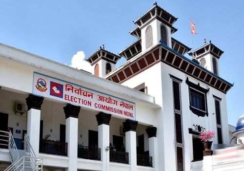 भूकम्पपीडितलाई निर्वाचन आयोगको आर्थिक सहयोग