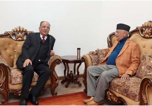 प्रधानमन्त्री प्रचण्ड र अध्यक्ष ओलीबीच समसामयिक राजनीतिक विषयमा छलफल