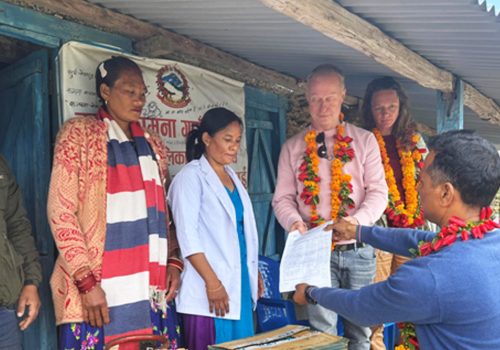 चेपाङ समुदायलाई औषधि वितरण