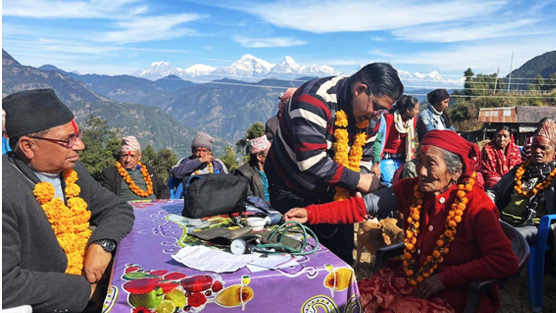 ज्येष्ठ नागरिकको घरमै उपचार : गाउँमा विशेषज्ञ स्वास्थ्य शिविर