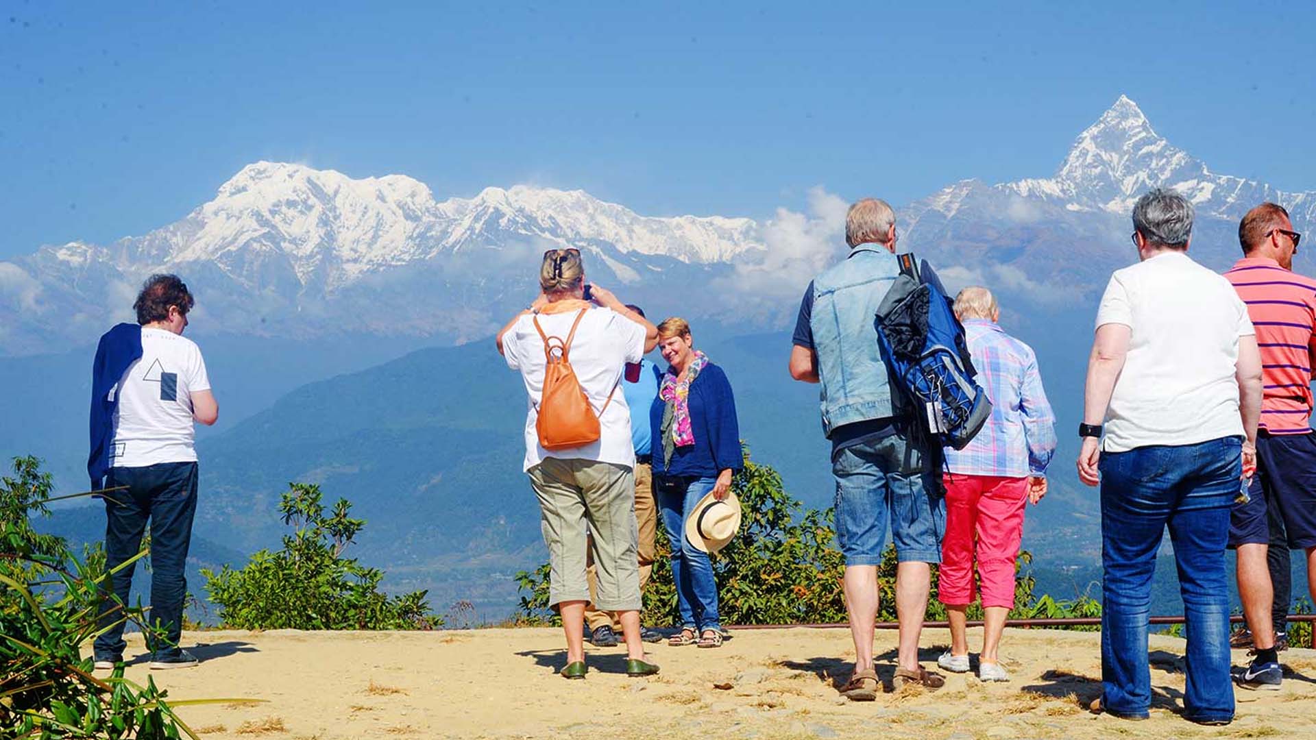 एघार महिनामा भित्रिए नौ लाखभन्दा बढी पर्यटक