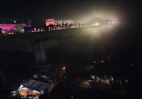 बस दुर्घटना अपडेटः राप्ती नदीमा बस खस्दा पाँचको मृत्यु