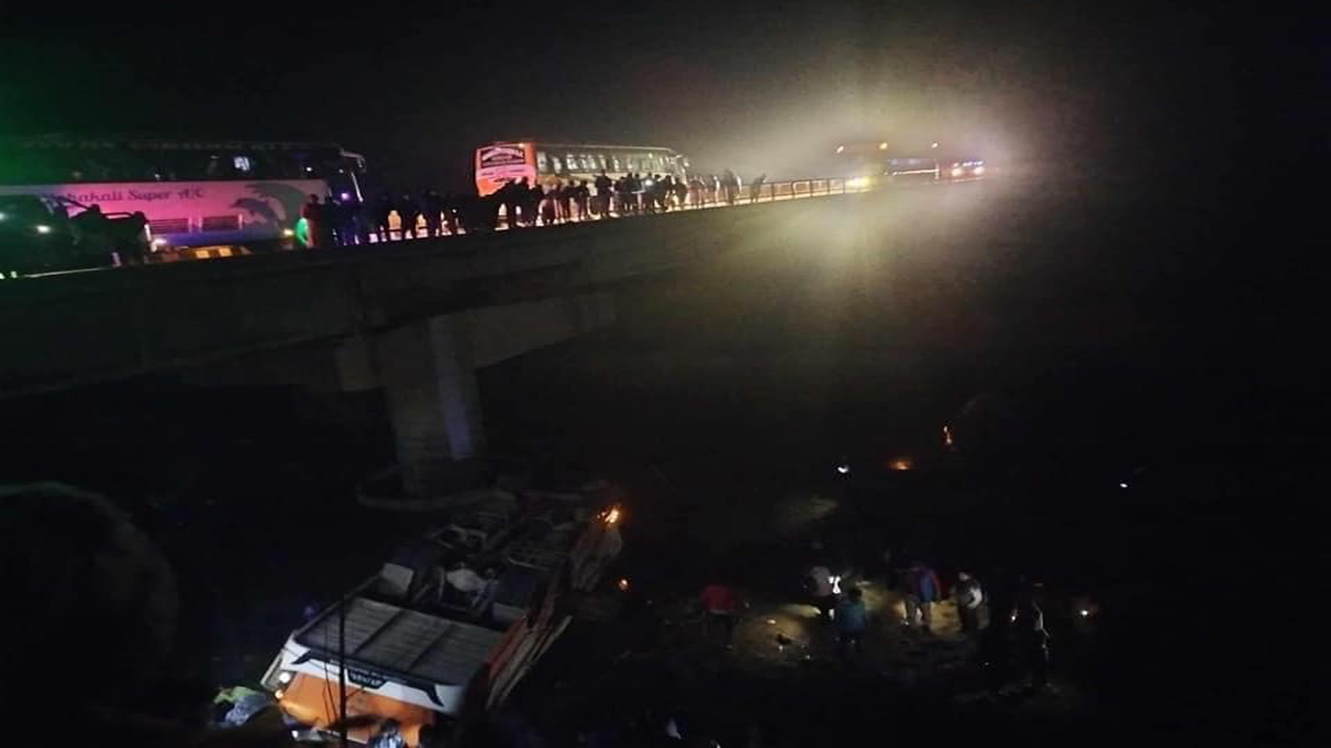 बस दुर्घटना अपडेटः राप्ती नदीमा बस खस्दा पाँचको मृत्यु