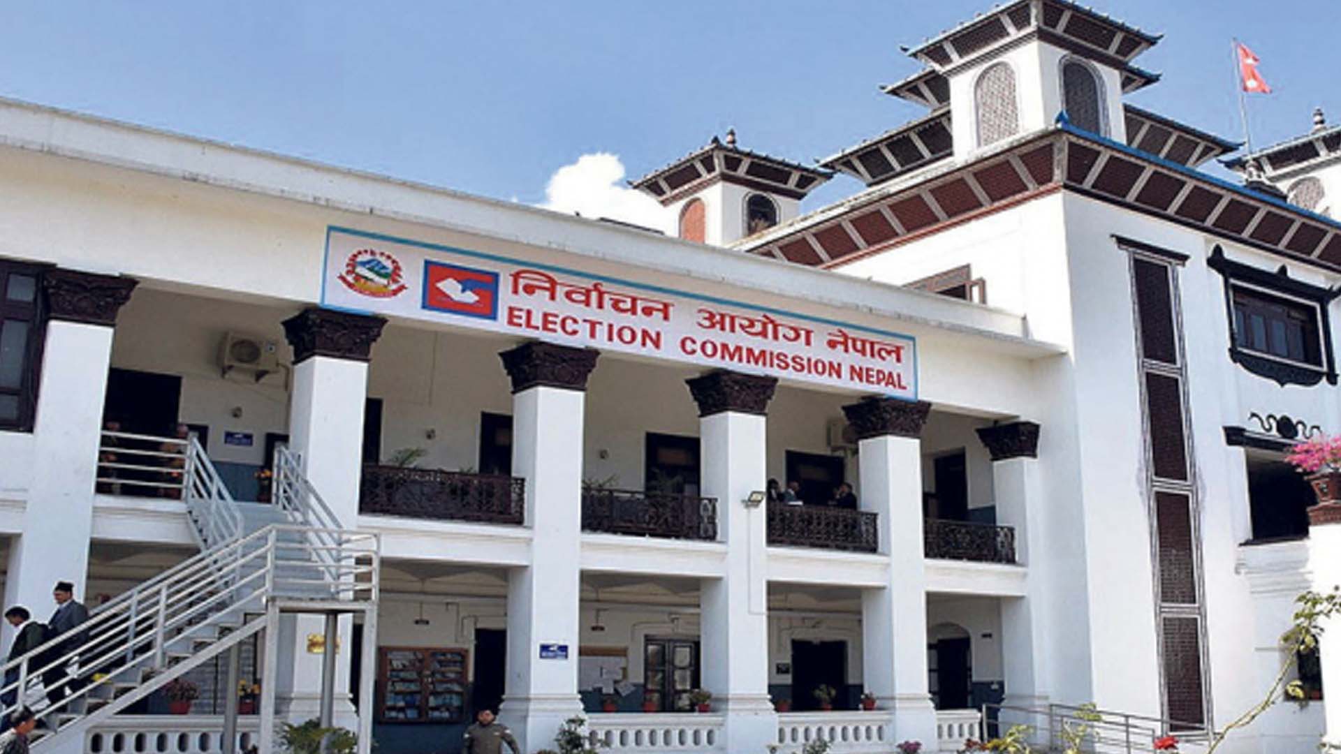 उम्मेदवारलाई निर्वाचन चिह्न प्रदान