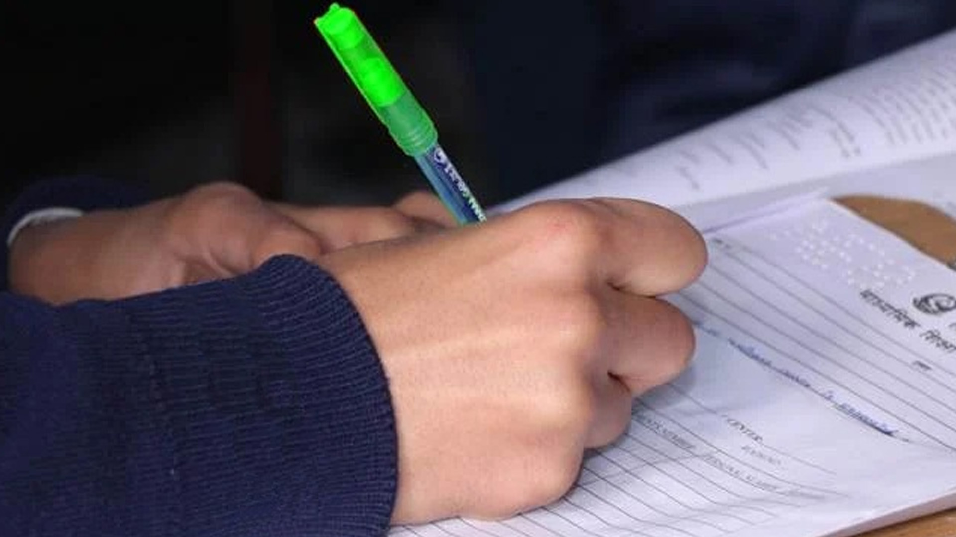 बाह्र वर्षमै एसइई परीक्षा दिँदै पर्वतका एक छात्र
