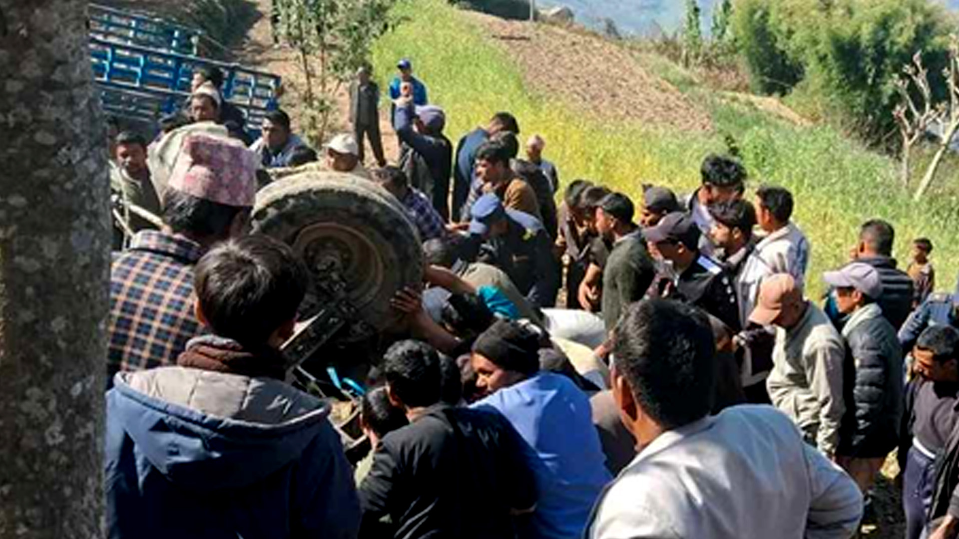 अछाममा ट्र्याक्टर दुर्घटना, पाँच जनाको मृत्यु