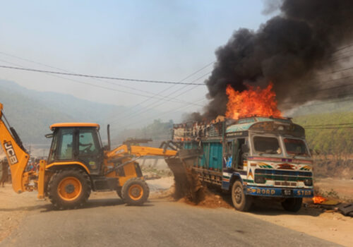 धादिङको गजुरीमा गुडिरहेको ट्रकमा आगलागी