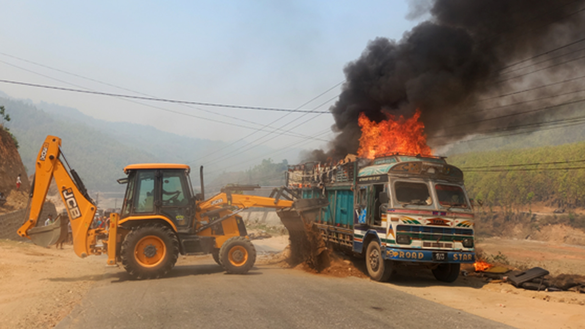 धादिङको गजुरीमा गुडिरहेको ट्रकमा आगलागी