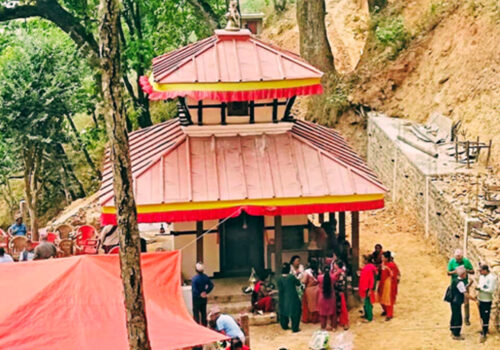 भूकम्पले क्षति पु¥याएको अर्लाङ्दी मन्दिर जीर्णोद्धार