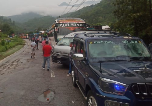पहिरो पन्छाएपछि पृथ्वी राजमार्ग पुनः सञ्चालनमा