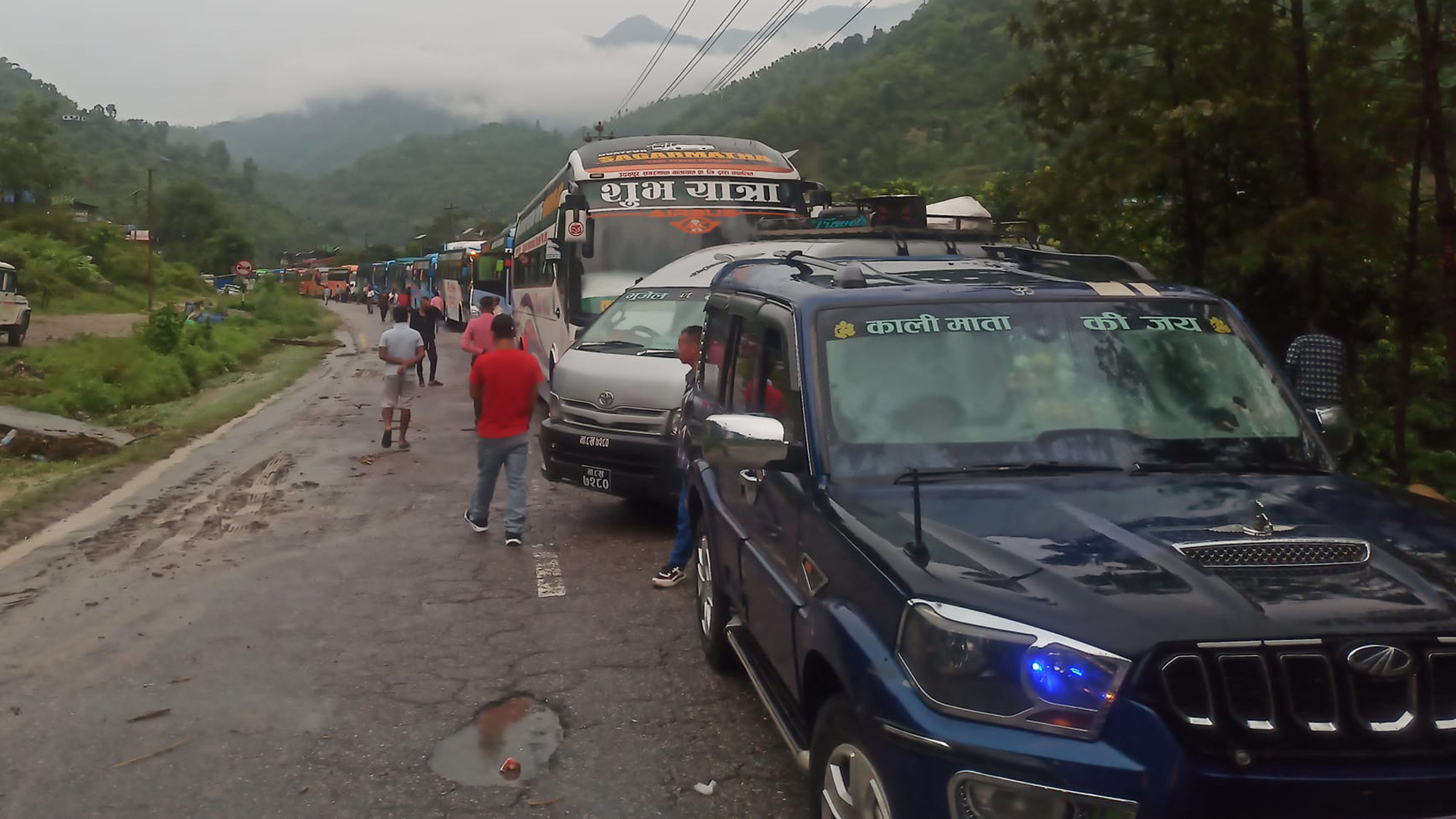 पहिरो पन्छाएपछि पृथ्वी राजमार्ग पुनः सञ्चालनमा