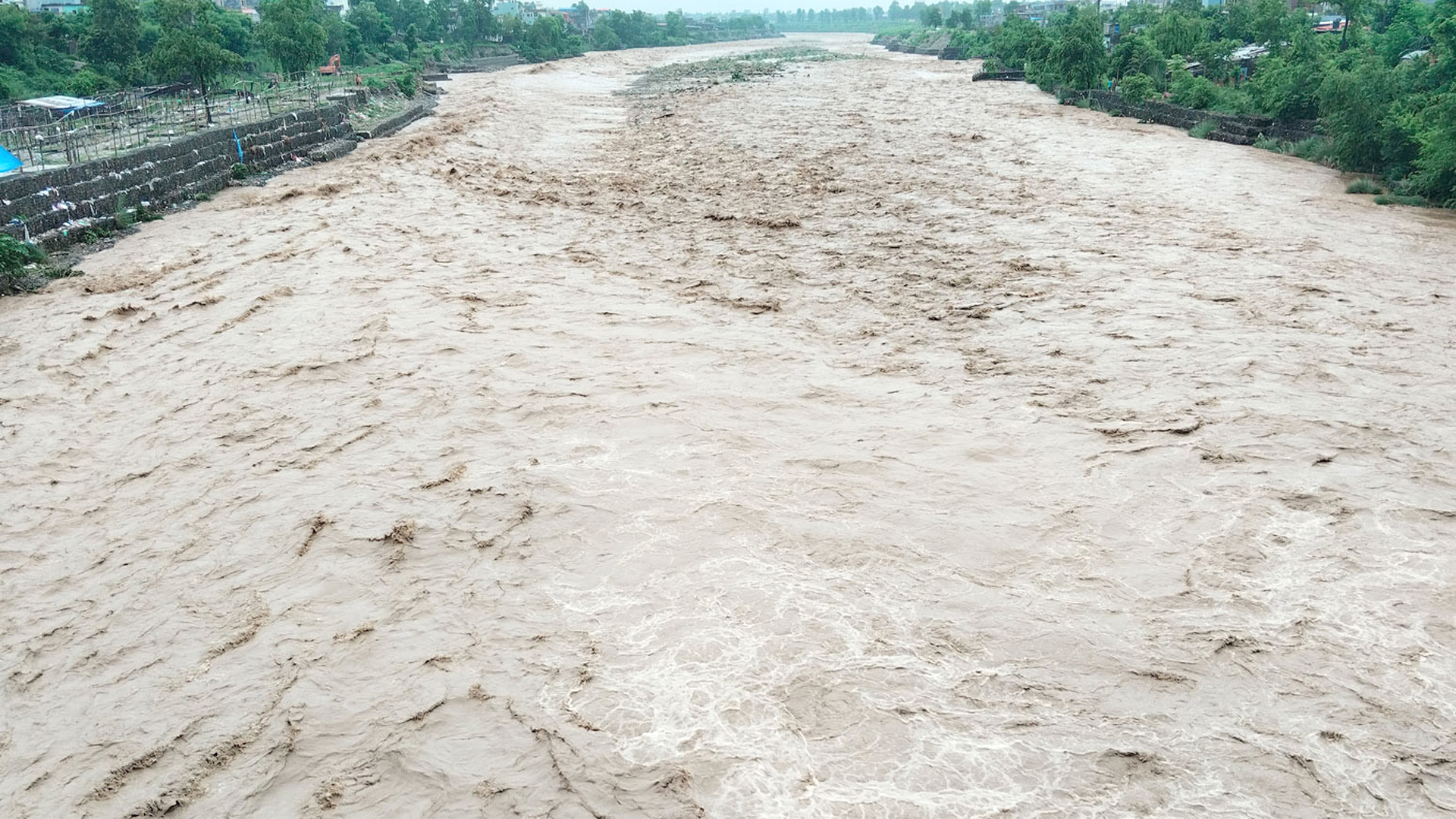 बागमती नदीले सतर्कता तह पार गर्‍यो