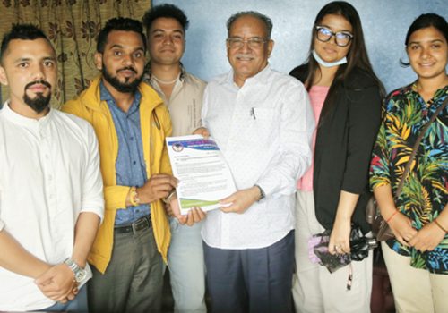 बङ्गलादेशबाट फर्केका विद्यार्थीलाई देशभित्रै ‘इन्टर्न’को व्यवस्था मिलाउन पहल गर्छुः अध्यक्ष दाहाल