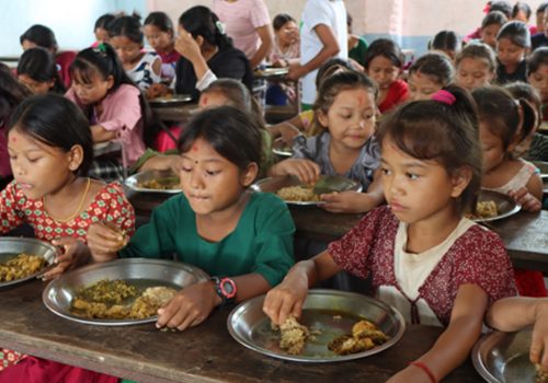 चेपाङ बालबालिकालाई लट्टे