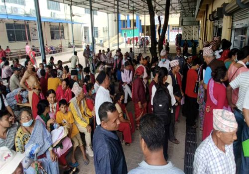 चिसोसँगै अस्पतालमा बिरामीको घुइँचो बढी