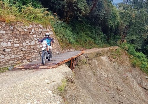 पोखरेबगर–चित्रे सडक मर्मत नहुँदा पर्यटकलाई सास्ती