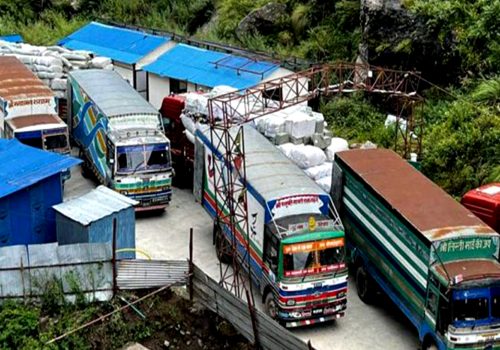 रसुवागढी नाकामा ढुवानी कन्टेनरको चाप बढ्दो