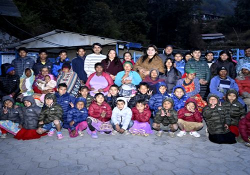 डा ओम मूर्तिद्वारा सामाजिक सञ्जालको आम्दानी सामाजिक कार्यमै खर्च