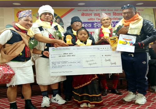 स्याङ्जाका चन्द्र गुरूङलाई गुरूङ पोसाक फोटो प्रतियोगिताको उपाधि