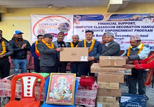 प्रवासी नेपालीद्वारा  म्याग्दीको दुई विद्यालयलाई कम्युटर सहयोग