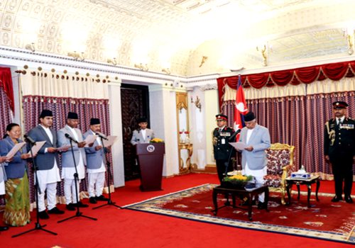 राष्ट्रपति समक्ष पाँच राजदूतकाे शपथ