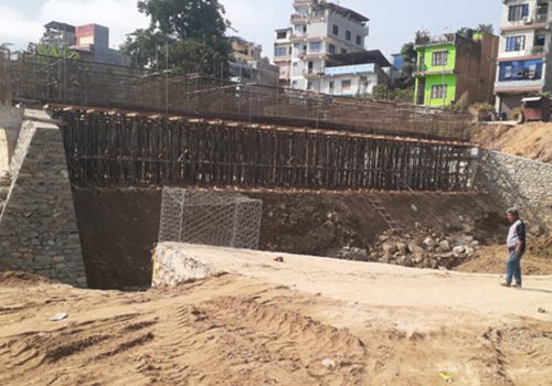 बुल्दीखोलामा निर्माणाधीन पुल ५० प्रतिशत सम्पन्न